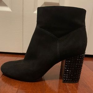 Broke foot. Can not wear heels.